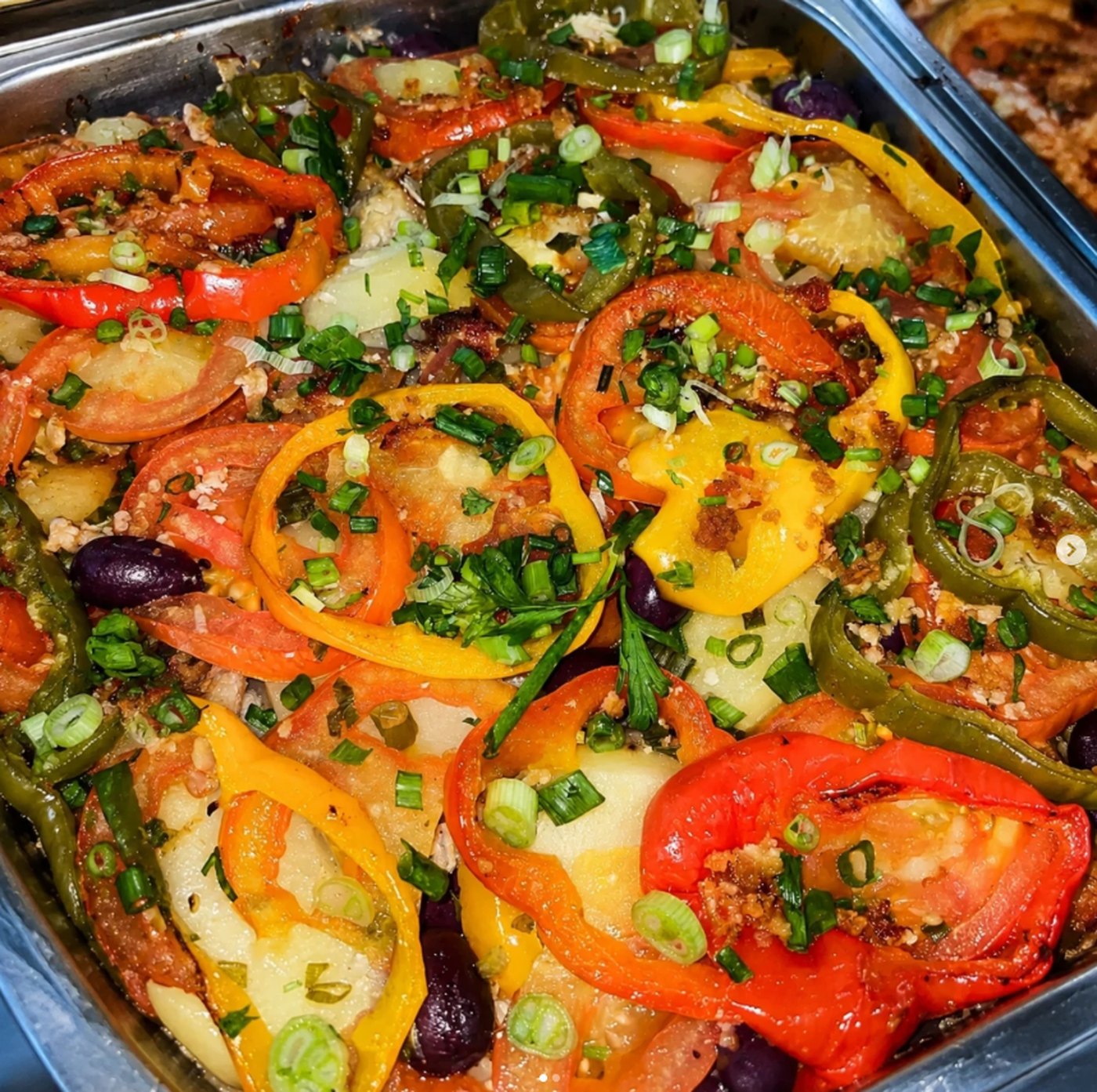 Assado de pimentões e batata com cheiro-verde